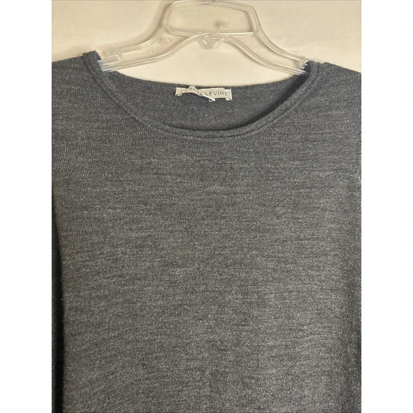 Larry Levine Women's Crew Neck Sweater Top Grey Asymmetrical Hem Size Medium - Picture 2 of 15
